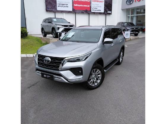 TOYOTA HILUX SW4 2.8 D-4D TURBO DIESEL GR-S 7L 4X4 AUTOMÁTICO TOYOTA HILUX SW4 2.8 D-4D TURBO DIESEL GR-S 7L 4X4 AUTOMÁTICO